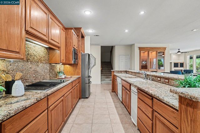 5666 Oakmont Ct, Discovery Bay, CA 94505