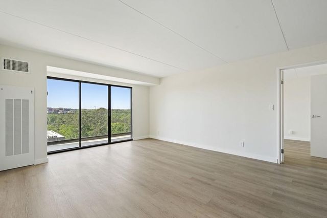 2460 Peachtree Road NE 1404, Atlanta, GA 30305