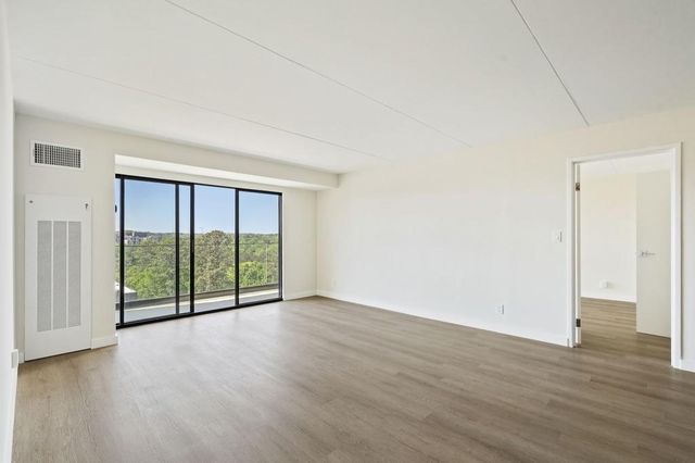 2460 Peachtree Road NE 1404, Atlanta, GA 30305