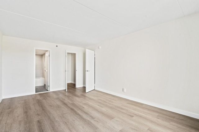 2460 Peachtree Road NE 1404, Atlanta, GA 30305