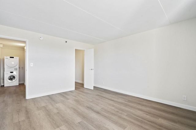 2460 Peachtree Road NE 1404, Atlanta, GA 30305