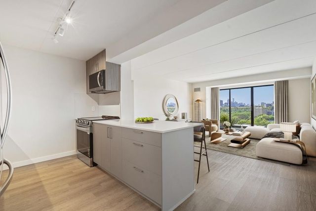 2460 Peachtree Road NE 1404, Atlanta, GA 30305