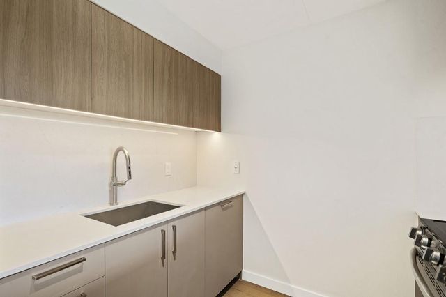 2460 Peachtree Road NE 1404, Atlanta, GA 30305