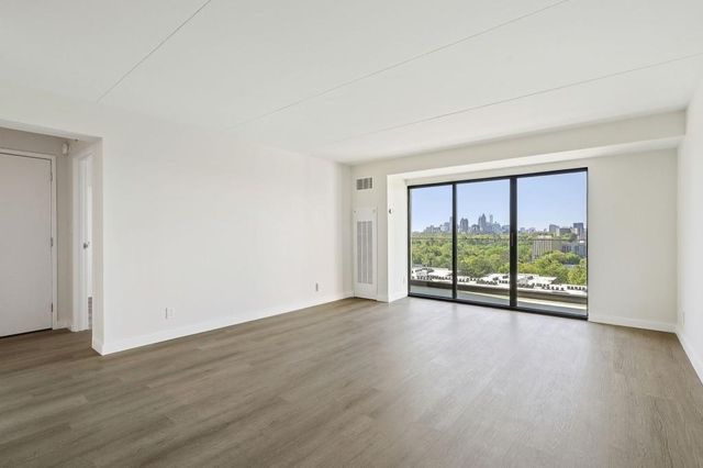 2460 Peachtree Road NE 1404, Atlanta, GA 30305