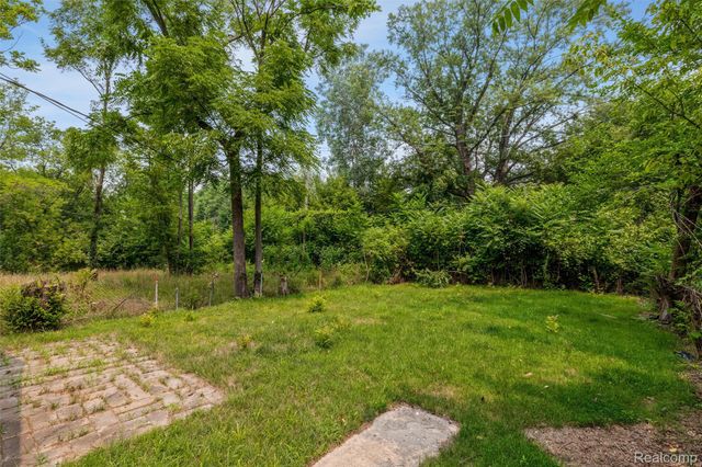 15824 Dacosta Street, Detroit, MI 48223