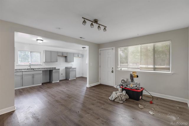 15824 Dacosta Street, Detroit, MI 48223