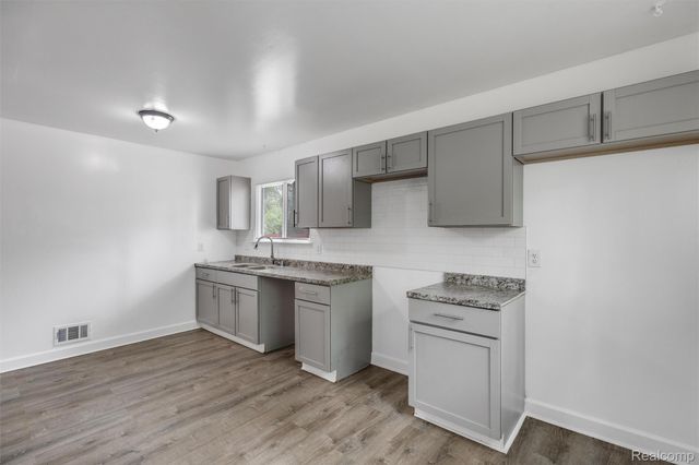 15824 Dacosta Street, Detroit, MI 48223