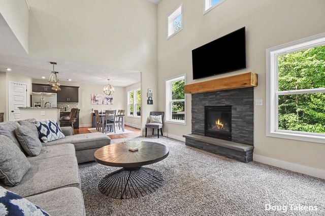 9413 Sunset Ridge Drive NE, Rockford, MI 49341