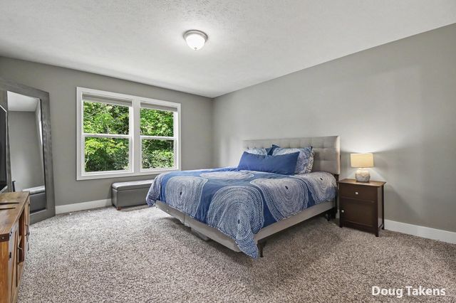 9413 Sunset Ridge Drive NE, Rockford, MI 49341