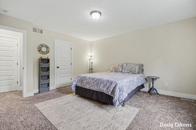 9413 Sunset Ridge Drive NE, Rockford, MI 49341