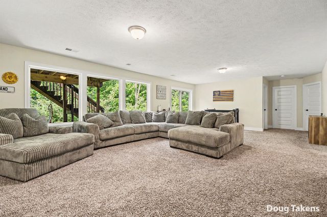 9413 Sunset Ridge Drive NE, Rockford, MI 49341
