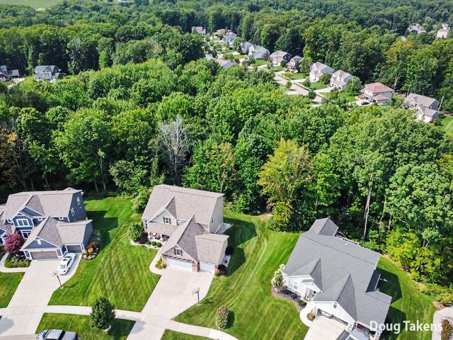 9413 Sunset Ridge Drive NE, Rockford, MI 49341