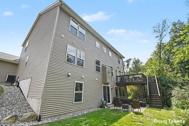 9413 Sunset Ridge Drive NE, Rockford, MI 49341