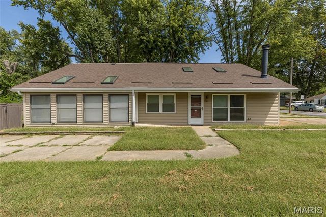 49 Marie Drive, St Charles, MO 63301