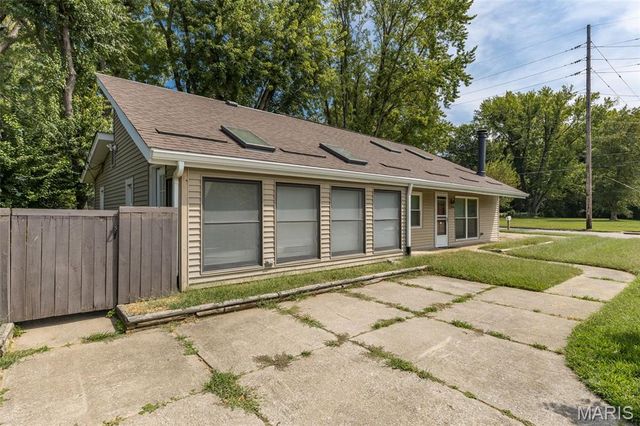 49 Marie Drive, St Charles, MO 63301