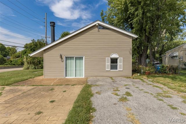 49 Marie Drive, St Charles, MO 63301
