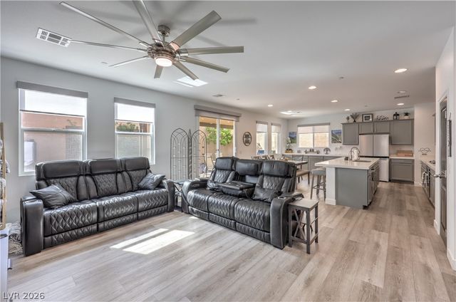 10375 BAGG Avenue, Las Vegas, NV 89166