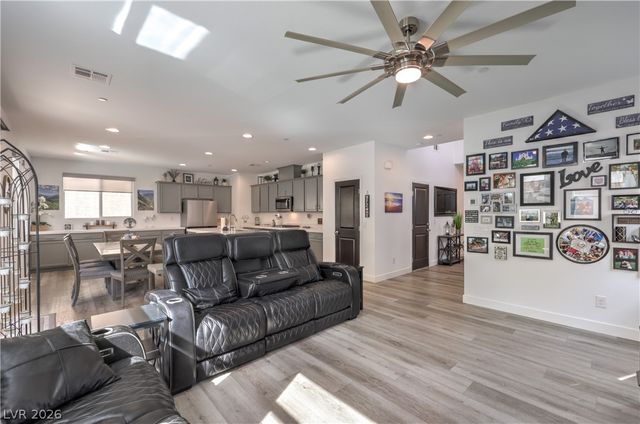 10375 BAGG Avenue, Las Vegas, NV 89166