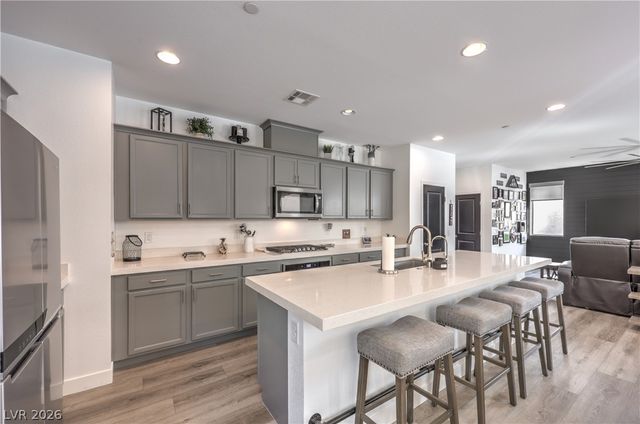 10375 BAGG Avenue, Las Vegas, NV 89166