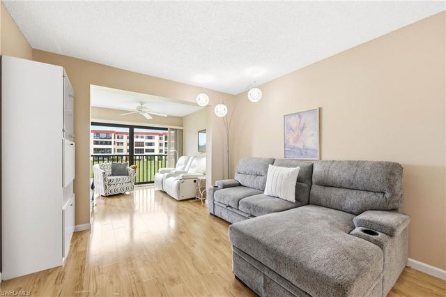 7406 Lake Breeze DR 218, Fort Myers, FL 33907