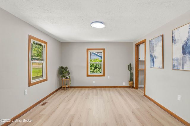 12113 E Orell Rd, Louisville, KY 40272