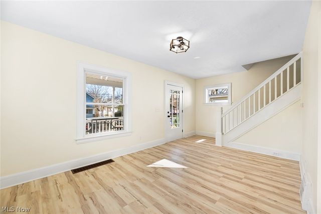 1933 10th Street, Cuyahoga Falls, OH 44221