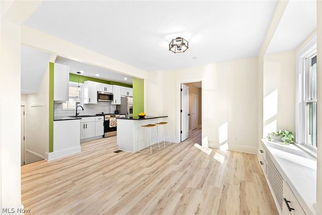 1933 10th Street, Cuyahoga Falls, OH 44221