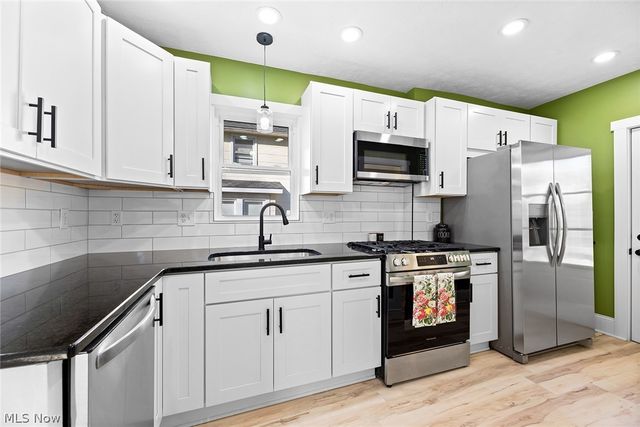 1933 10th Street, Cuyahoga Falls, OH 44221