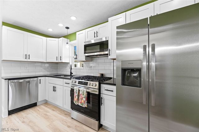 1933 10th Street, Cuyahoga Falls, OH 44221