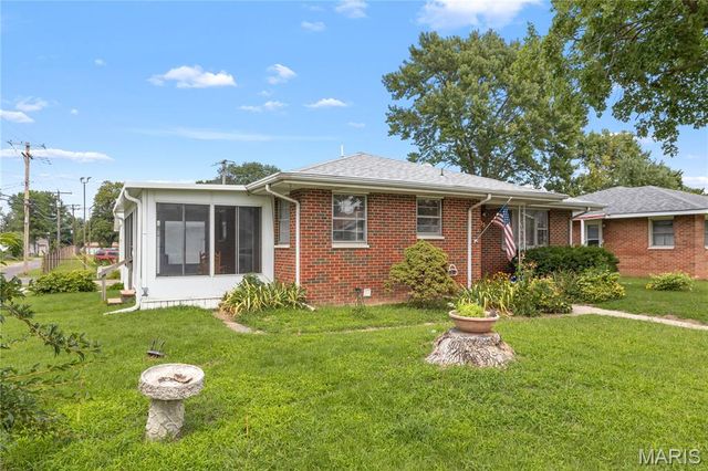83 Harnett Avenue, Wood River, IL 62095