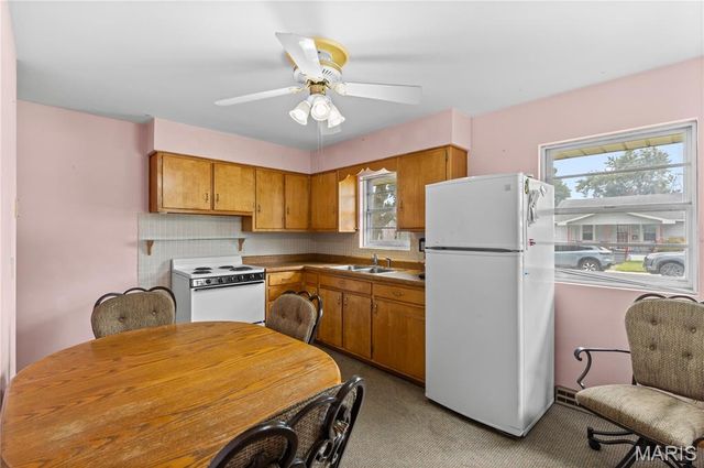 83 Harnett Avenue, Wood River, IL 62095