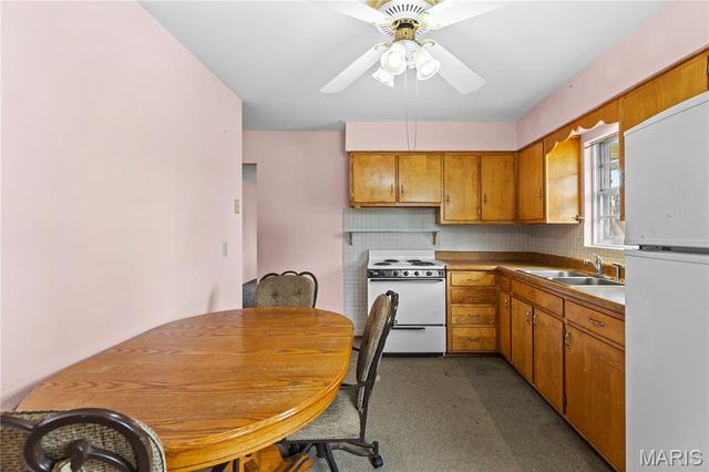 83 Harnett Avenue, Wood River, IL 62095