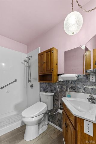83 Harnett Avenue, Wood River, IL 62095