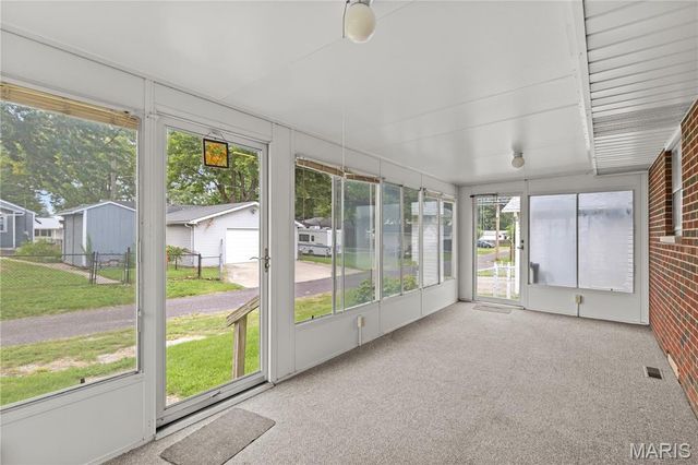 83 Harnett Avenue, Wood River, IL 62095
