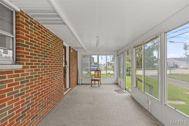 83 Harnett Avenue, Wood River, IL 62095