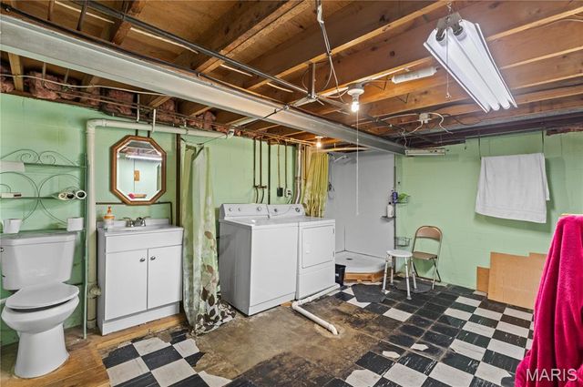 83 Harnett Avenue, Wood River, IL 62095
