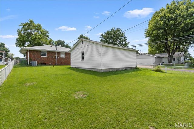 83 Harnett Avenue, Wood River, IL 62095