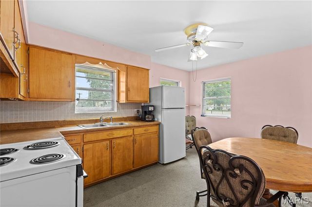83 Harnett Avenue, Wood River, IL 62095