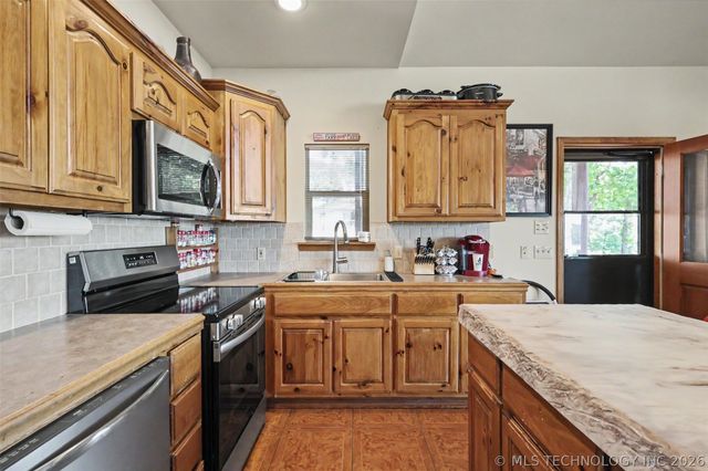 18745 W Lakewood Drive, Park Hill, OK 74451