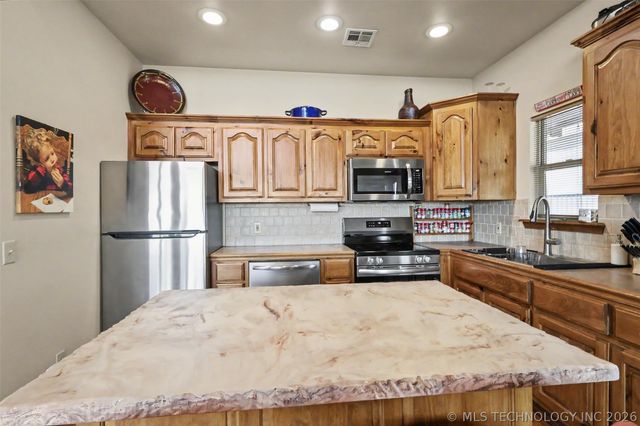 18745 W Lakewood Drive, Park Hill, OK 74451