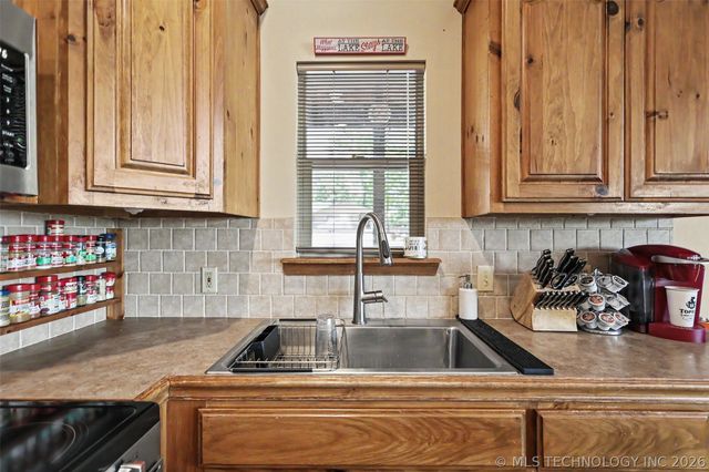 18745 W Lakewood Drive, Park Hill, OK 74451