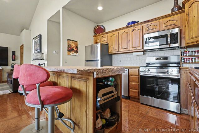 18745 W Lakewood Drive, Park Hill, OK 74451