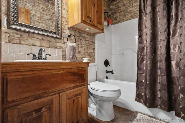 18745 W Lakewood Drive, Park Hill, OK 74451