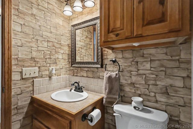 18745 W Lakewood Drive, Park Hill, OK 74451
