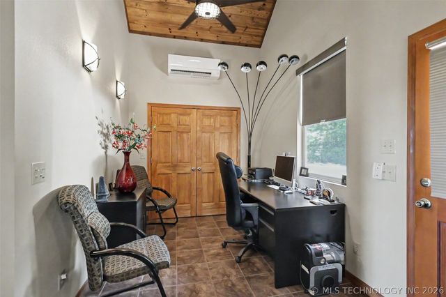 18745 W Lakewood Drive, Park Hill, OK 74451