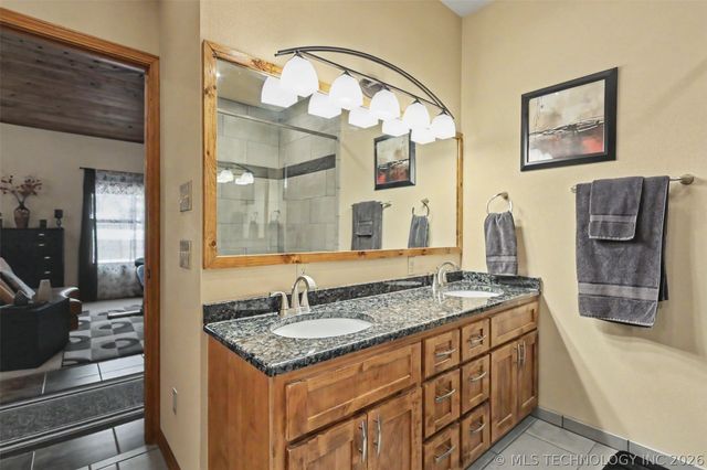 18745 W Lakewood Drive, Park Hill, OK 74451
