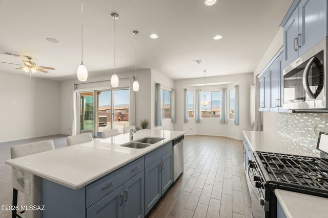 906 N Camino Cerro Morado, Green Valley, AZ 85614