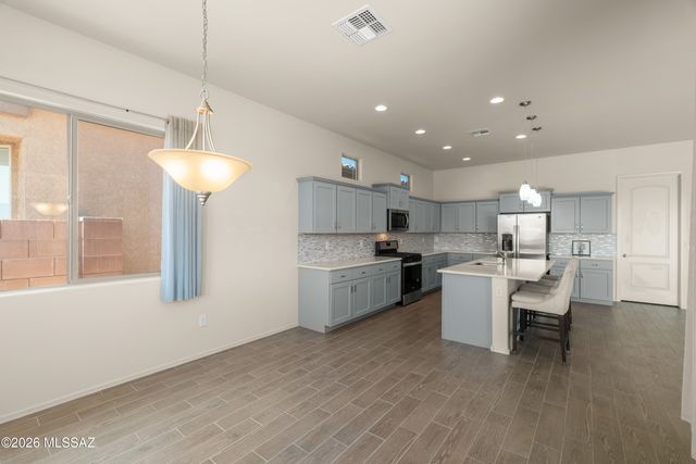 906 N Camino Cerro Morado, Green Valley, AZ 85614