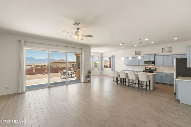 906 N Camino Cerro Morado, Green Valley, AZ 85614