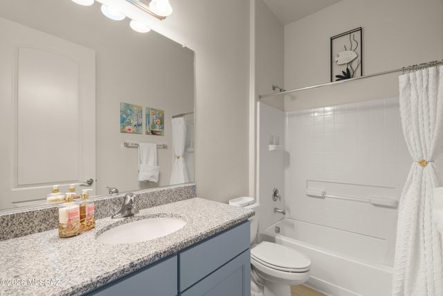 906 N Camino Cerro Morado, Green Valley, AZ 85614